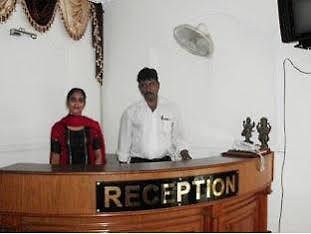 Hotel Neelkanth Lucknow Ngoại thất bức ảnh