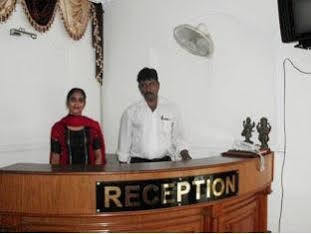 Hotel Neelkanth Lucknow Ngoại thất bức ảnh